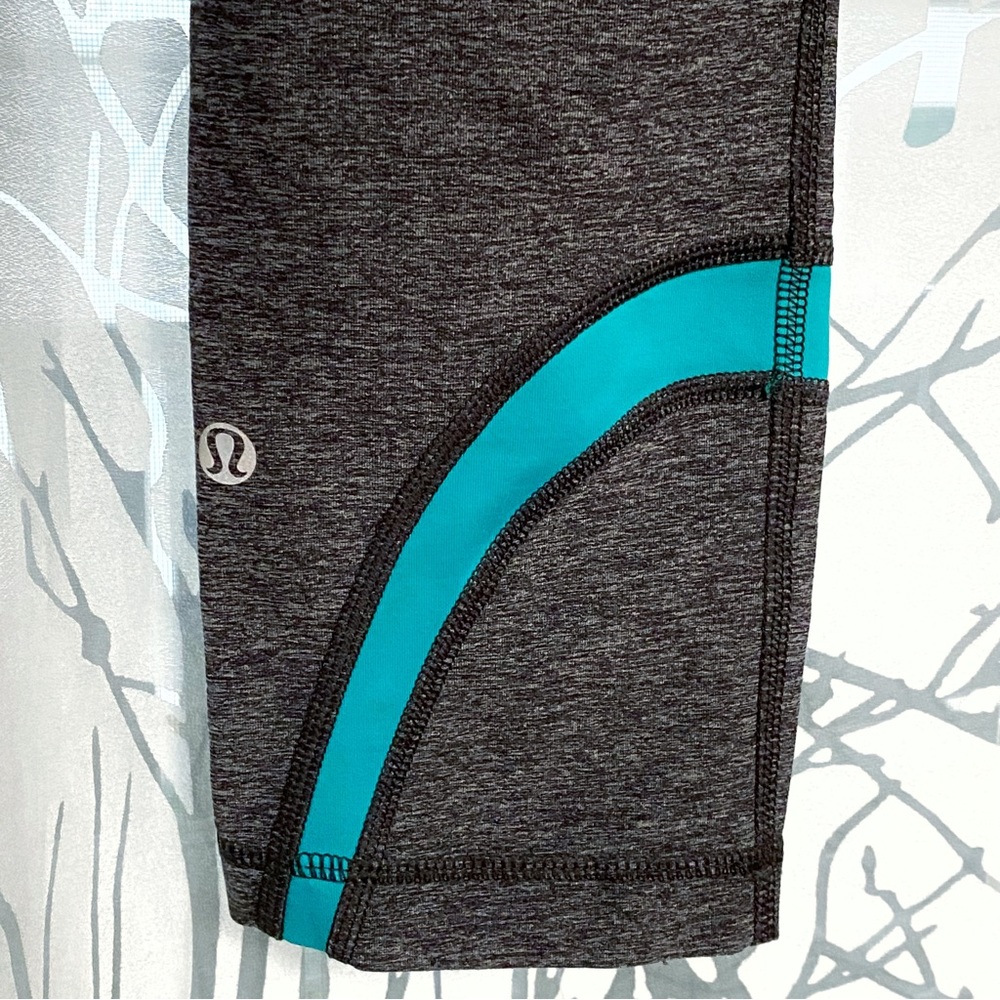 Lululemon run Heathered gray black blue stripe inspire crop leggings - Picture 5 of 14